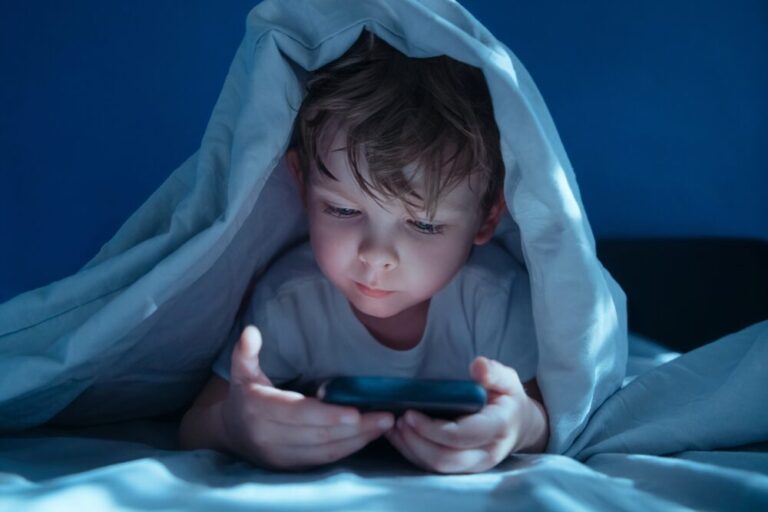 Esposizione agli schermi e salute dei bambini