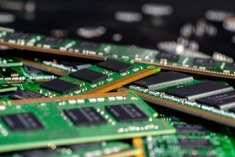 Immagine rappresentativa dell'articolo sui prezzi dei kit GDDR6 e GDDR7