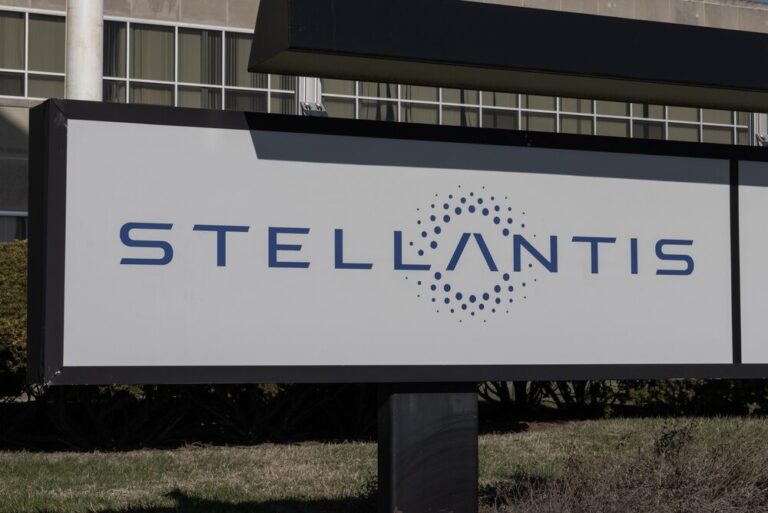 Logo Stellantis