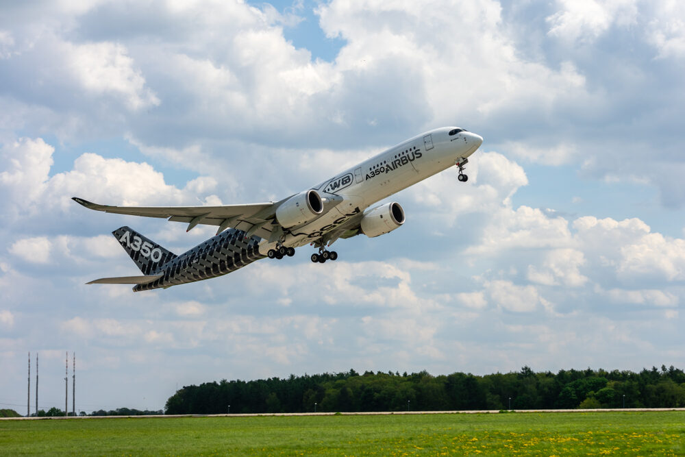 Airbus A350F cargo in volo