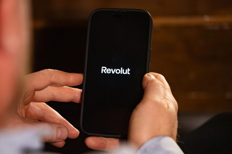Rivoluzione nei pagamenti con il riconoscimento facciale di Revolut